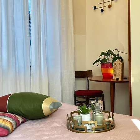 On Via Elisa, Apartament