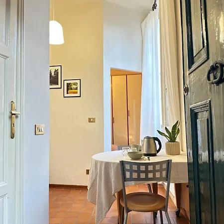 Luminoso E Confortevole Centro Apartman *