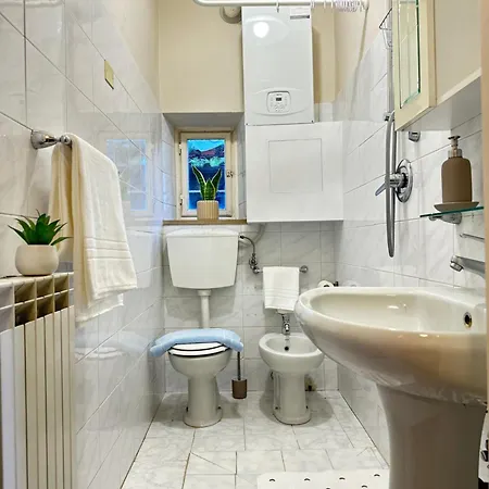 Luminoso E Confortevole Centro Apartment *