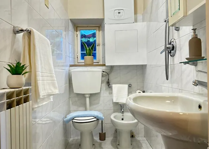 Luminoso E Confortevole Centro Apartment *